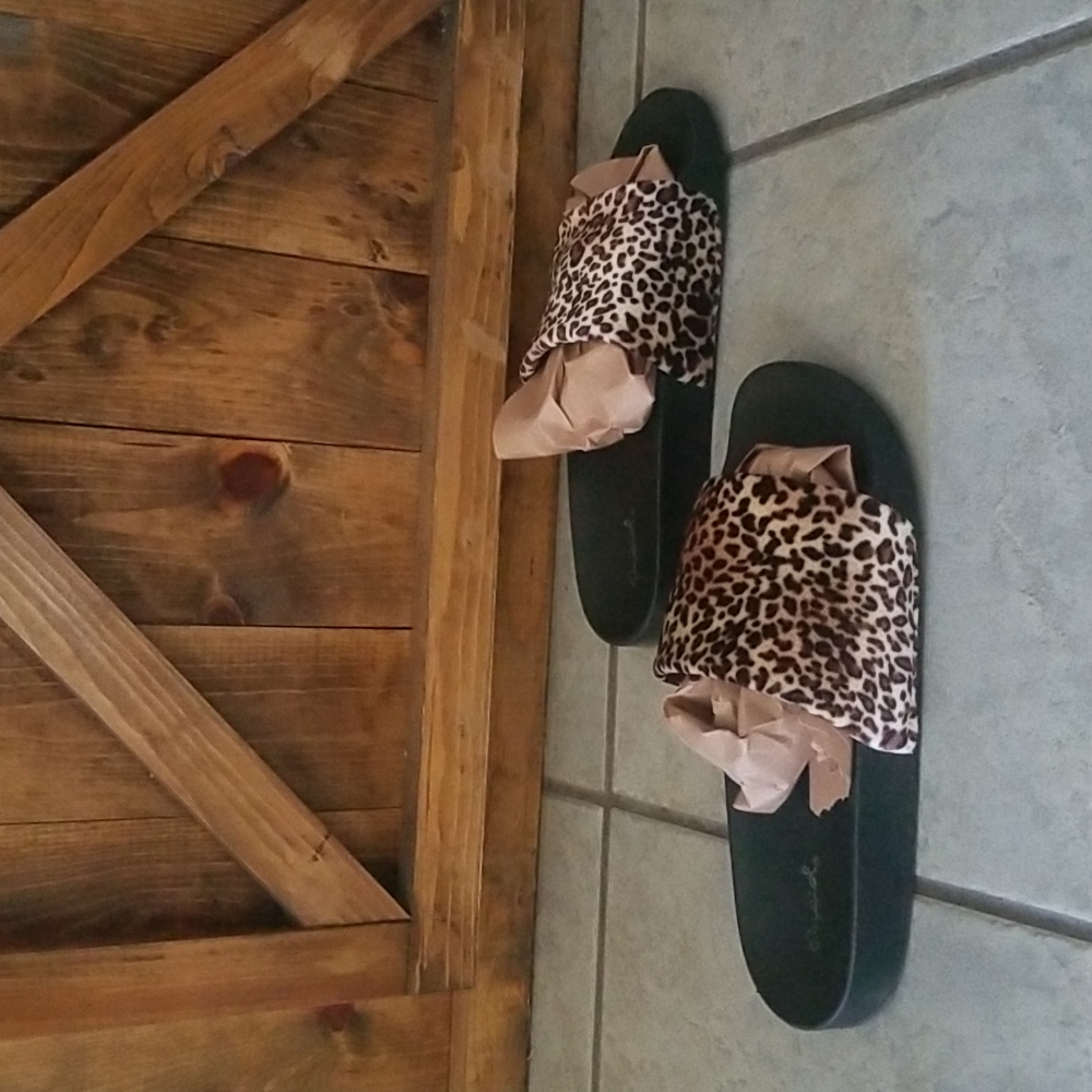 Leopard Slides - Picture 4 of 7
